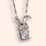 Collar Conejo Cristal Plateado